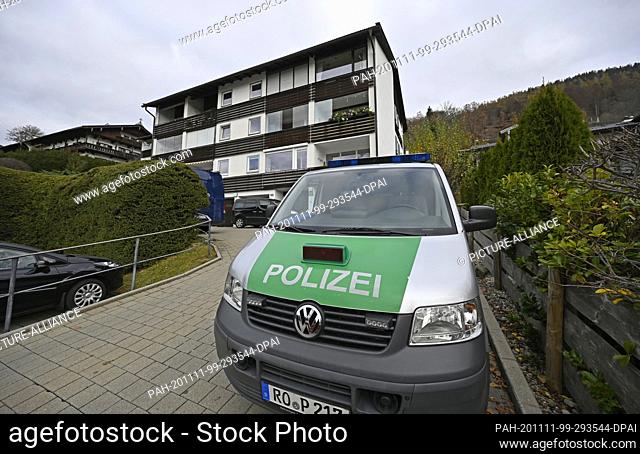 11 November 2020, Bavaria, Tegernsee: A police car is parked outside a crime scene. A man took his wife hostage and killed her on 11/10/20