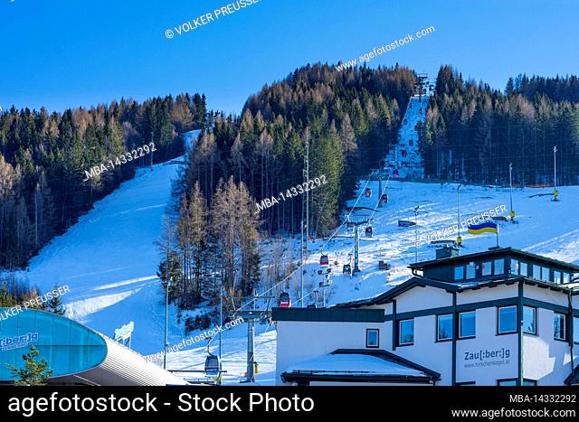 Semmering, Ski area Zauberberg Semmering - Hirschenkogel, downhill skiing, skiers, valley station ski lift in the Vienna Alps, Lower Austria, Austria