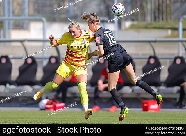 31 March 2021, Hessen, Frankfurt/Main: Nina Lange (MSV Duisburg, 22) against Janina Hechler (Eintracht Frankfurt, 16). Women's Bundesliga match between...