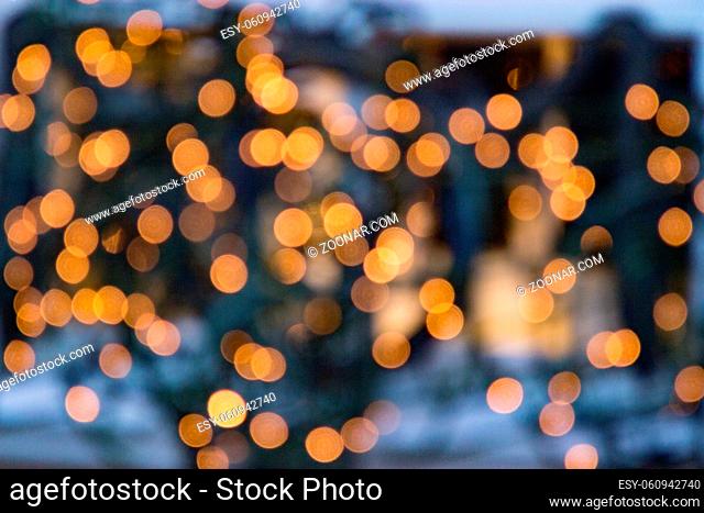 Weihnachtlicher Bokeh Hintergrund mit unscharfer Lichterkette festive bokeh background with blurred fairy lights