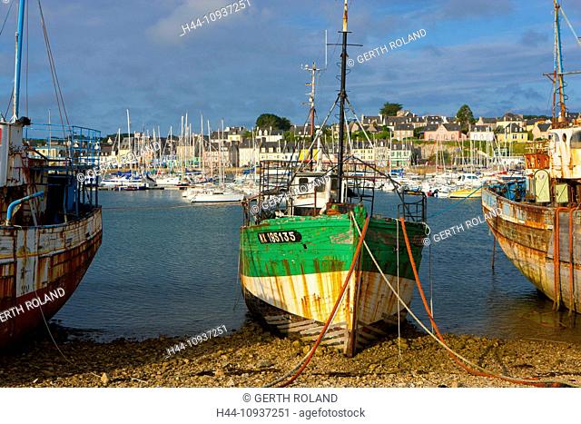 Camaret-sur-Mer, France, Europe, Brittany, department Finistère, peninsula, Crozon, fishing small town, harbour, port, boats, ship wrecks