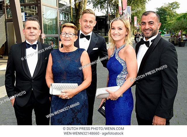 Jens Toornstra with his parents, sister and her friend during the 2017 Football Gala in Studio 21 in Hilversum, The Netherlands