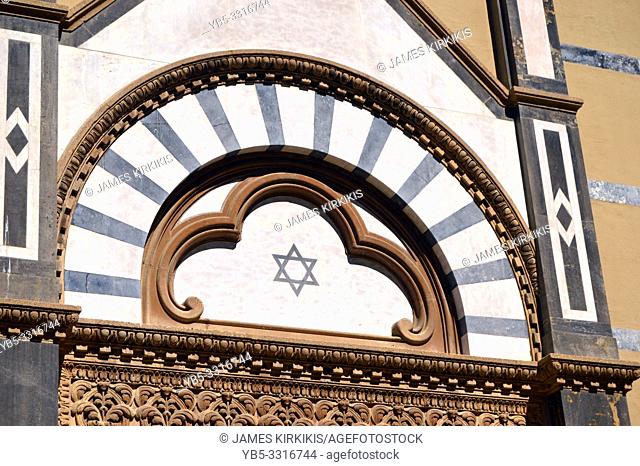 The Star of David stands over the entrance of the Wilshire Boulevard Temple in Los Angeles