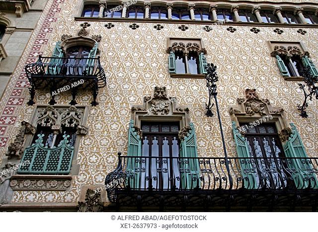 Balconies, Casa Amatller, 1900, arch. Josep Puig i Cadafalch, modernism, Barcelona, Catalonia, Spain
