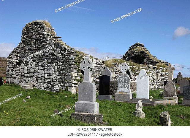 Republic of Ireland, County Cork, Beara Peninsula. Kilcatherine Churchyard, named after Naomh Caitairin, an early Christian saint who founded a nunnery nearby...