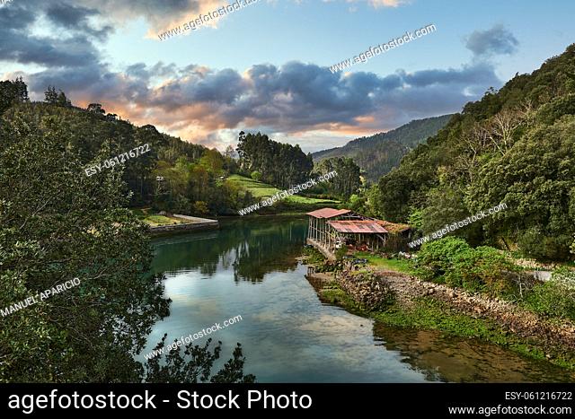 Spectacular landscape of the lea river with an old jetty on the shore, Lekeitio, Basque Country, Euskadi, Euskal Herria, Spain, Europe