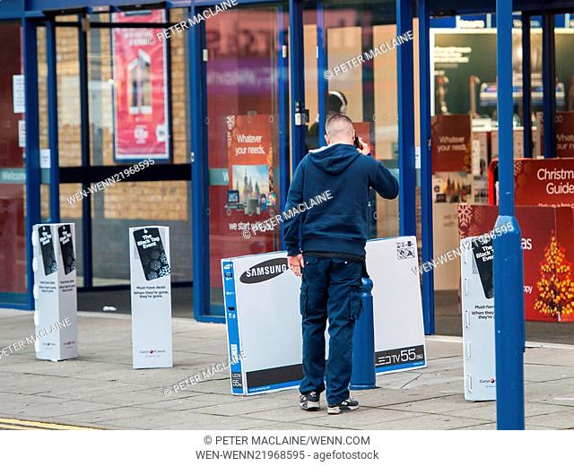 A disappointing Black Friday turn out at Currys PC World in Brixton. However, staff in the store said they were confident that business would pick up throughout...