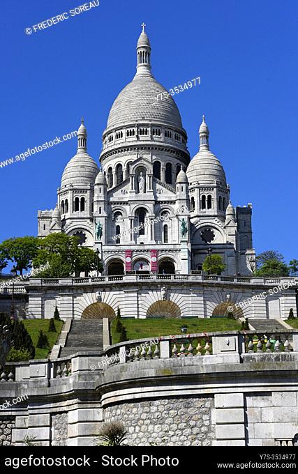 The Basilique du Sacré-Coeur, Basilica of the Sacred Heart, simply known as Sacré-Coeur, Montmartre, Paris, France, Europe