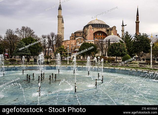 Fountain in Sultanahmet Park with Hagia Sophia in the background. Istanbul, Türkiye (Republic of Türkiye)