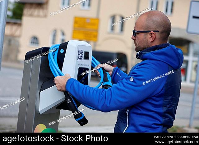 20 September 2022, Saxony-Anhalt, Wernigerode: View of a charging station for electric vehicles. As part of a cooperation with EinHarz GmbH