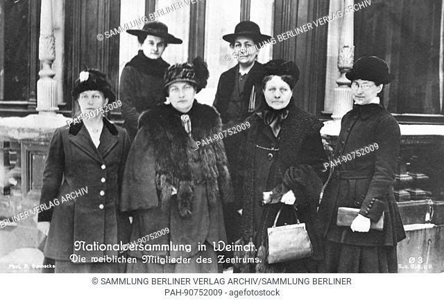 The female members of the Deutsche Zentrumspartei (Zentrum) (German Centre Party) in March 1919. To the front, from L to R Helene Weber, Hedwig Dransfeld