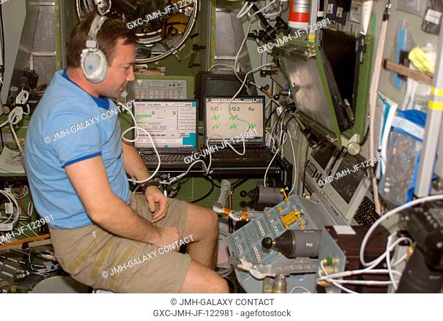 Cosmonaut Yury Lonchakov, Expedition 18 flight engineer, monitors the approach of the Progress 31 supply vehicle at the manual TORU docking system controls in...