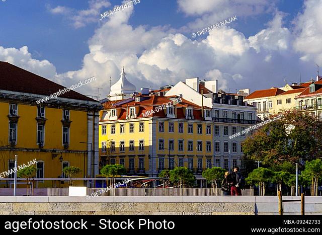 The historic old town of Alfama in Lisbon with the Catedral Sé Patriarcal, also called Igreja de Santa Maria Maior, is the main church of the city of Lisbon