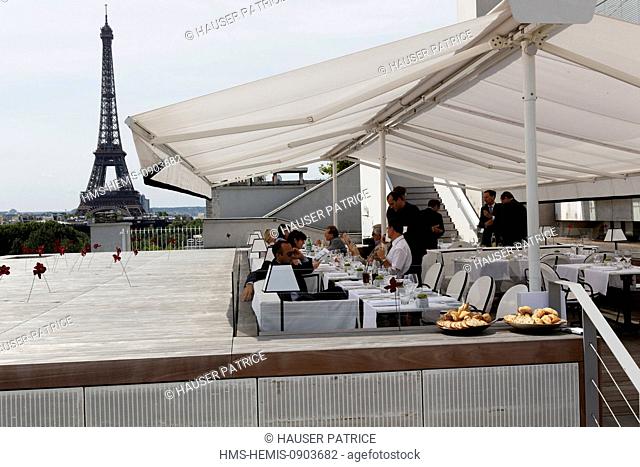 France, Paris, Plaza Athenee hotel, Terrasse Montaigne, A la Maison Blanche