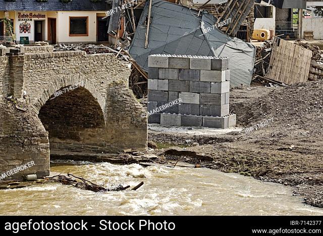 Destroyed house at the broken Nepomuk bridge with the river Ahr, flood disaster 2021, Rech, Ahr valley, Eifel, Rhineland-Palatinate, Germany, Europe