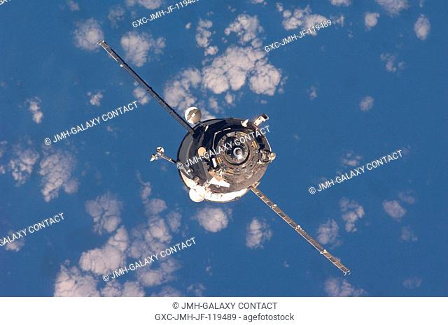 An unpiloted ISS Progress resupply vehicle approaches the International Space Station, bringing 1, 918 pounds of propellant, 110 pounds of oxygen and air