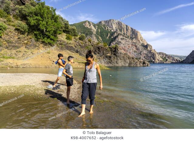 bathers on the beach of Ermita de Santa Justa or San Clemente, Escales reservoir, Noguera Ribagorzana, Huesca, Spain