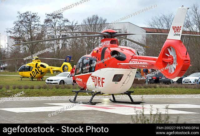 21 January 2020, Saxony, Leipzig: Helicopter at the Leipzig Heart Centre. Sometimes it gets crowded on the heliport in Probstheida right next to the Helios...