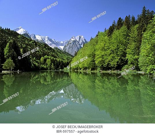Lake Riessersee near Garmisch-Partenkirchen, Wetterstein Range, Upper Bavaria, Bavaria, Germany, Europe