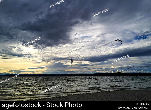 Kite surfing near Stegen am Lake Ammer, Upper Bavaria, Bavaria, Germany, Europe
