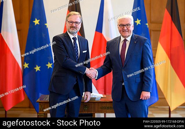 05 May 2022, Berlin: German President Frank-Walter Steinmeier (r) and Petr Fiala, Prime Minister of the Czech Republic, meet for talks at Bellevue Palace