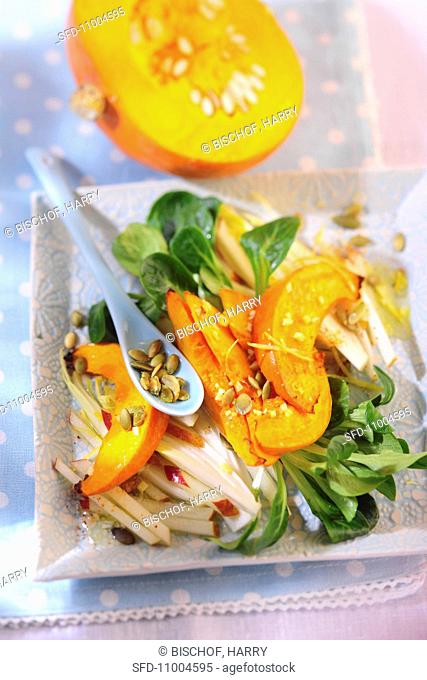A salad with pumpkin, lambs lettuce and apple