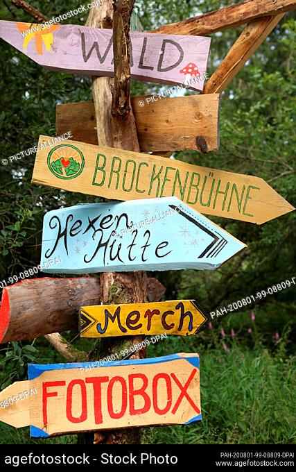 01 August 2020, Saxony-Anhalt, Elend: A signpost to the Brockenbühne is located on the festival grounds. Due to the Corona pandemic