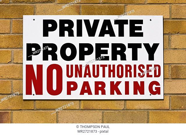 No unauthorised parking sign, Britain, Daytime, En