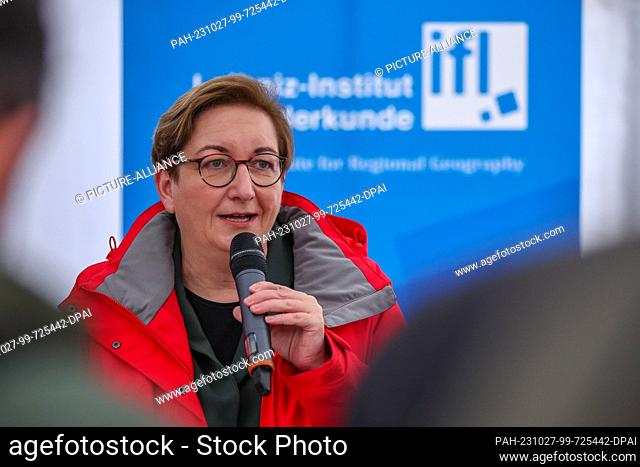 27 October 2023, Saxony, Leipzig: Klara Geywitz (SPD), Federal Minister for Building, speaks at the groundbreaking ceremony for the Leibniz Institute for...