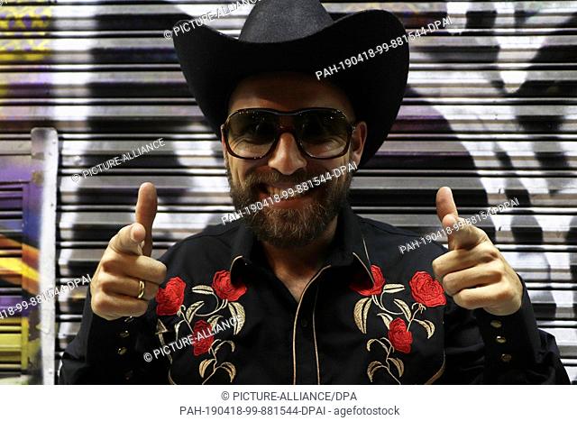 17 April 2019, Mexico, Mexiko-Stadt: Singer Juan ""El Patrón"" of the Franconian band ""Los Pistoleros Güeros"" on his arrival at the Pulquería Las Vacas Verdes