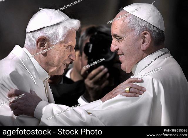 Pope Benedict XVI and Pope Francis. - vatican city state/State of the Vatican City/Vatikanstadt