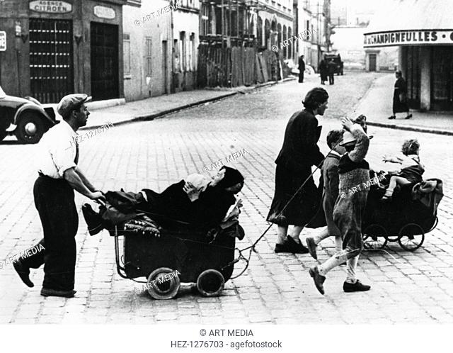 French refugees returning home after the fall of France to the Germans, France, July 1940