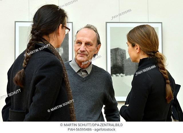 Artist Klaus Bose (C) talks to visitors at the exhibition venue 'Kunsthalle Harry Graf Kessler' in Weimar, Germany, 11 March 2015