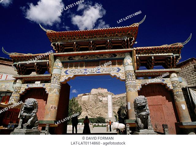 Gyantse is a town located in Gyangze County, It is the fourth largest town in Tibet, and the fort which was an important strategic military post in colonial...