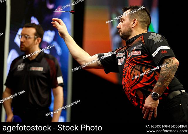 30 March 2023, Berlin: Darts: Premiere League, 9. league day in the Mercedes-Benz Arena; Clayton (Wales) v Smith (England)