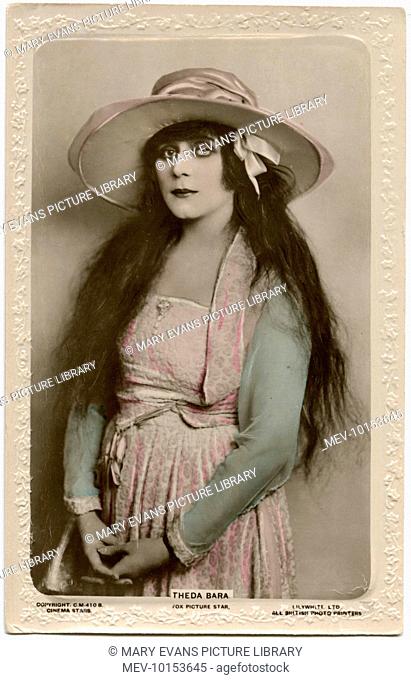 Theda Bara (1885 - 1955), American silent film and stage actress