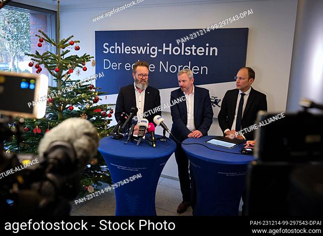 14 December 2023, Schleswig-Holstein, Kiel: Claus Ruhe Madsen (non-party, l-r), Minister for Economic Affairs, Transport, Employment