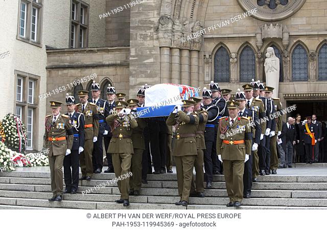 the coffin is carried out at the Cathédrale Notre-Dame in Luxemburg, on May 04, 2019, after the Funeral ceremony of HRH Grand Duke Jean of Luxemburg (5 januari...