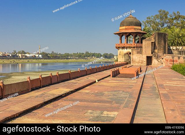 Itimad-ud-Daulah mausoleum, Baby Taj, Pavilion, Jamuna river, Agra, Uttar Pradesh, India
