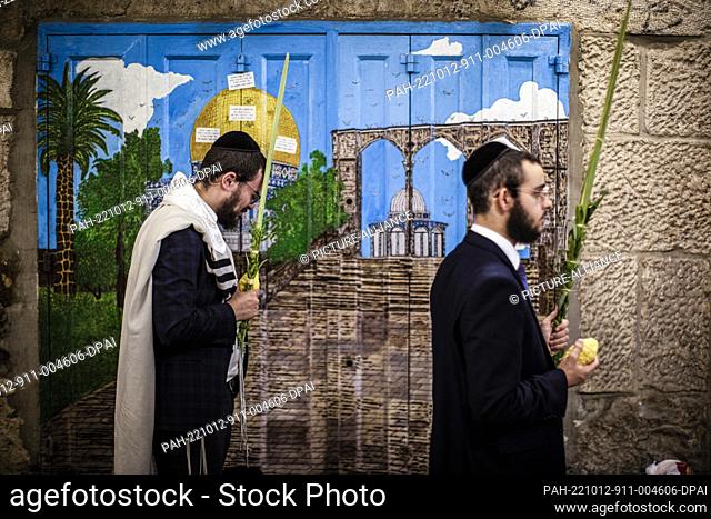 12 October 2022, Israel, Jerusalem: Israeli ultra orthodox worshippers perform a Priestly Blessing 'Cohanim Prayer' during the Jewish holiday of Sukkot at the...