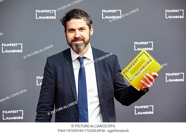 05 October 2019, Hamburg: The winner Ingmar Trost (Sutor Kolonko) of the Hamburger Produzentenpreis ""Deutsche Fernsehproduktionen"" is on the red carpet at the...