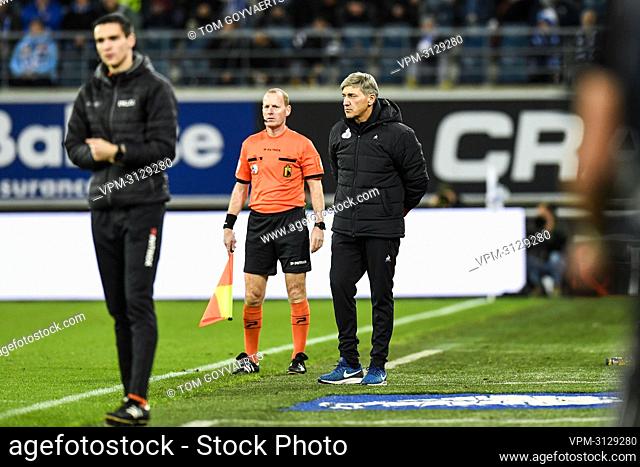 Union's head coach Felice Mazzu pictured during a soccer match between KAA Gent and Royale Union Saint-Gilloise, Sunday 31 October 2021 in Gent
