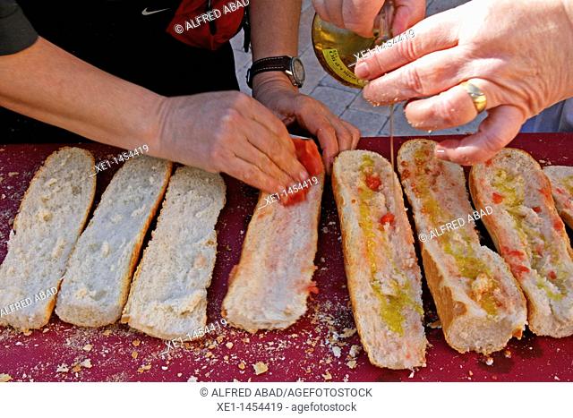 bread with tomato, Mercat d'Epoca'11, Santa Coloma de Queralt, Catalonia, Spain