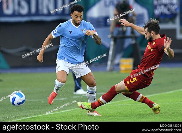 The Roma player Matias Vina and the Lazio player Felipe Anderson during the Lazio-Roma match at the stadio Olimpico. Rome (Italy), September 26th, 2021