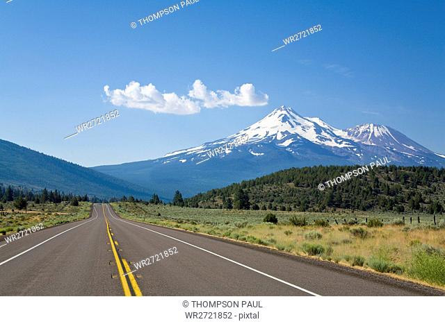 Mount Shasta, highway, California, USA, America, C