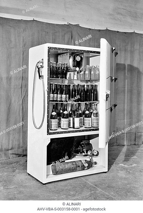 Cattabriga automatic machines for the production of ice cream and refrigeration: refrigerator, shot 1957-1958 by Villani, Studio
