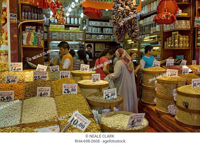 People buying pulses, nuts and spices at a stall in the Egyptian bazaar Spice bazaar Misir Carsisi, Eminonu, Istanbul, Turkey, Europe