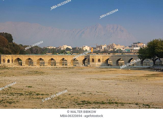 Iran, Central Iran, Esfahan, Chubi Bridge, dawn