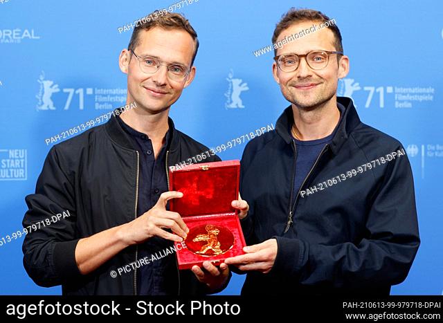 13 June 2021, Berlin: Silvan Zuercher (l) and Ramon Zuercher, winners of the Best Director Award in the Encounters section