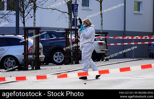 21 December 2022, Baden-Wuerttemberg, Albstadt-Ebingen: A member of the police forensics team takes photos at a cordoned-off crime scene in Albstadt-Ebingen